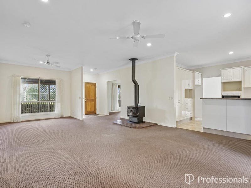 156-158 Brushwood Crescent, Cedar Grove — photo 1 of 5