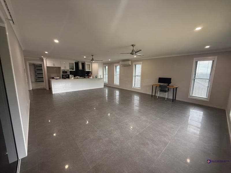 19 Skyline Drive, Norman Gardens — photo 1 of 5
