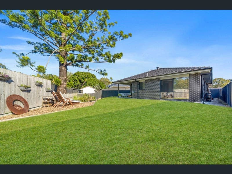 4 Bayswood Circuit, Redland Bay — photo 1 of 5