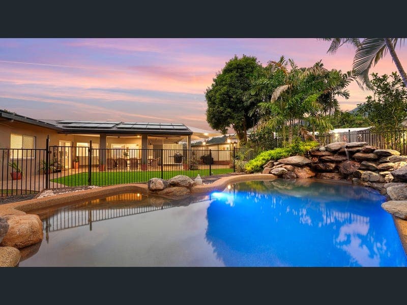 3 Satinash Close, Redlynch — photo 1 of 5