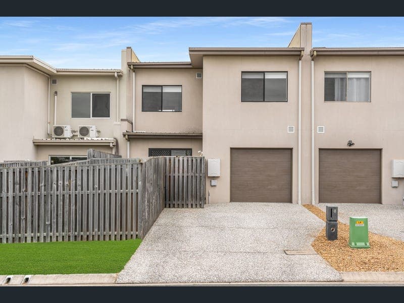 8 Napier Circuit, Silkstone — photo 1 of 5