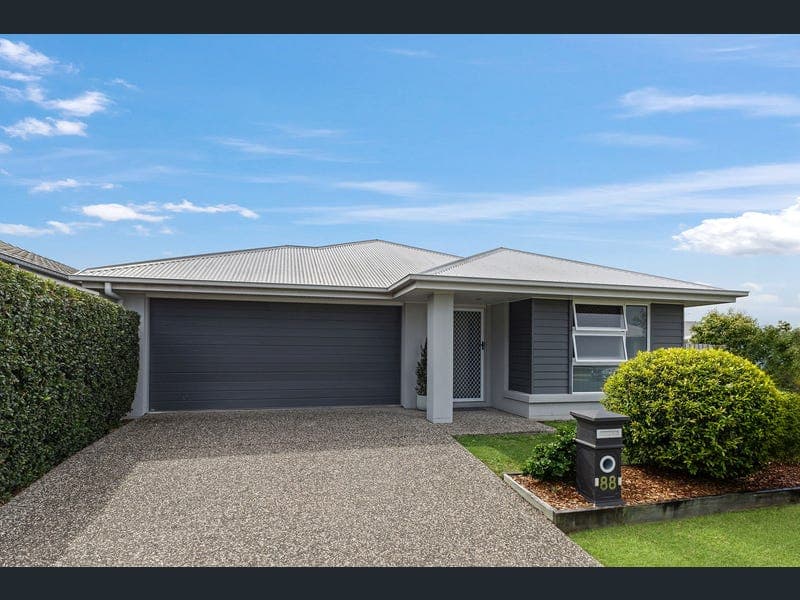 88 Promenade Circuit, Rothwell — photo 1 of 5