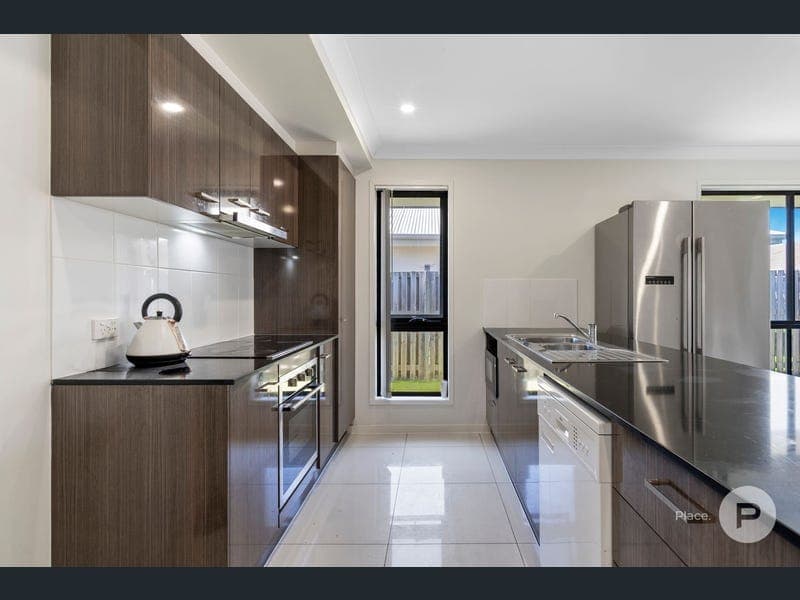 1 Swallowtail Street, Rosewood — photo 1 of 5