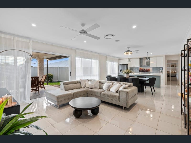 8 Ethan Court, Redland Bay — photo 1 of 5