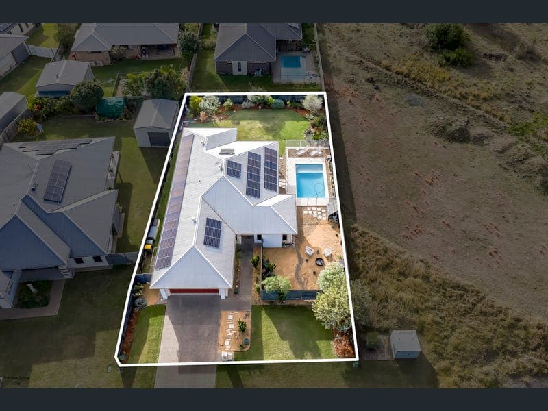 35 Linderberg Street, Kalkie — photo 1 of 5