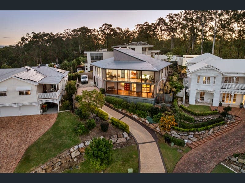 15 Bonsoir Court, Eatons Hill — photo 1 of 5