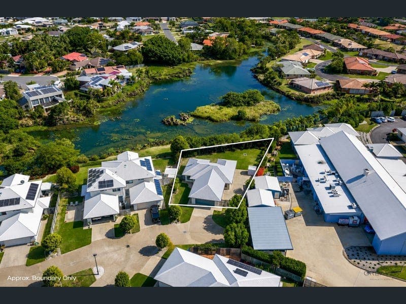 24/4 Bargara Lakes Drive — photo 1 of 5