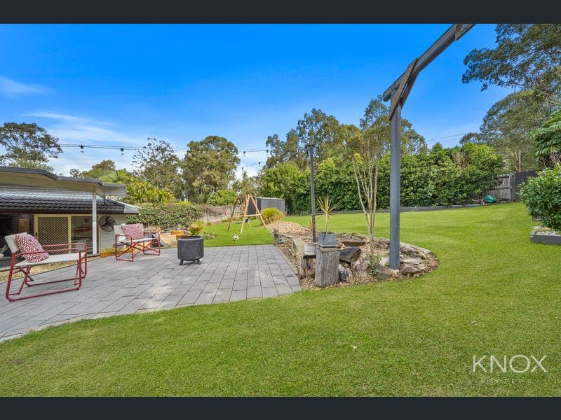 10 Presley Court, Windaroo — photo 1 of 5