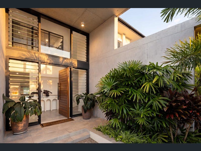 8 Saunders Place, Wynnum — photo 1 of 5