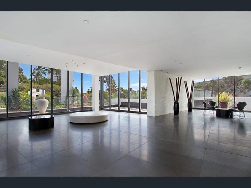 1001/4 Wahroonga Place, Surfers Paradise — photo 1 of 5