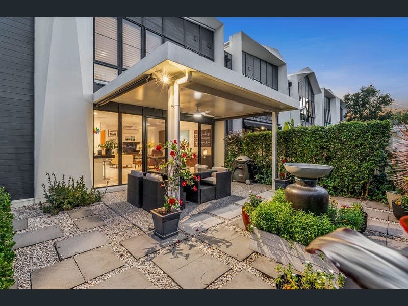 9 Terraces Court, Peregian Springs — photo 1 of 5