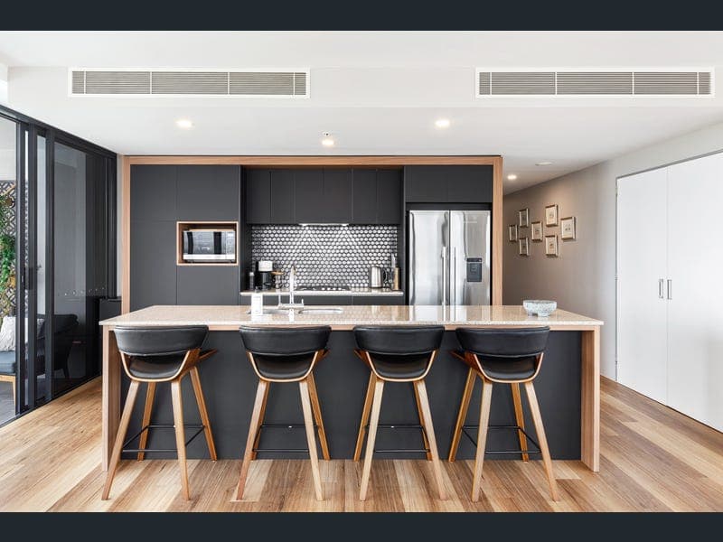 2101/4 Wahroonga Place, Surfers Paradise — photo 1 of 5