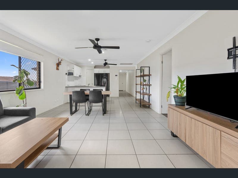 9 Edgeware Road, Pimpama — photo 1 of 5