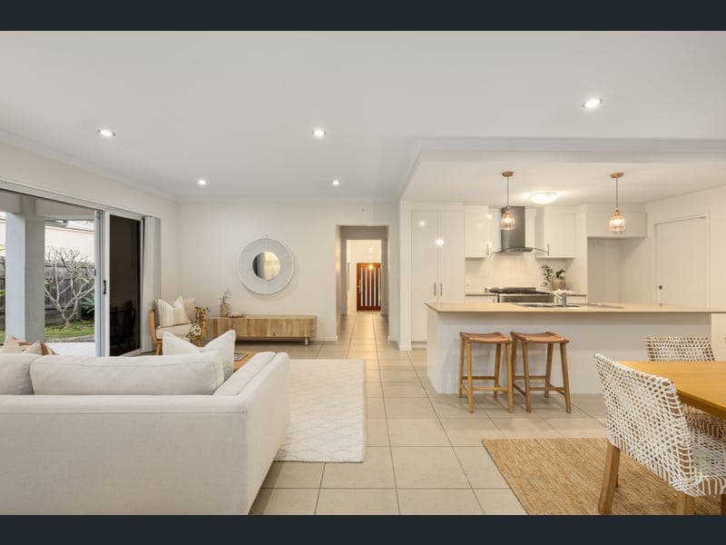 4 Romulus Circuit, Augustine Heights — photo 1 of 5