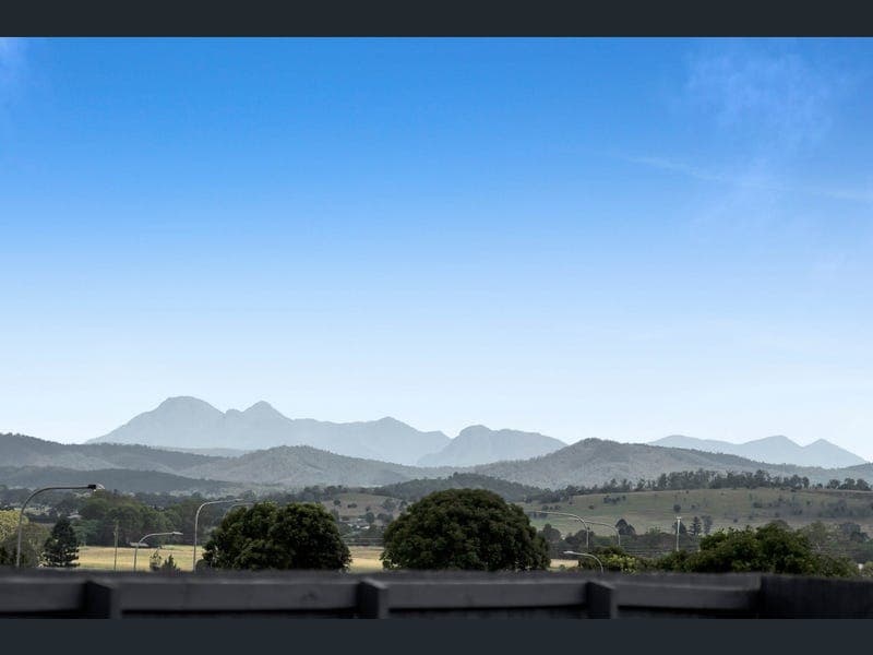 18 Maher Place, Gleneagle — photo 1 of 5