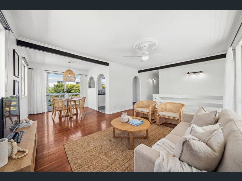 18 Mentone Avenue, Bundall — photo 1 of 5