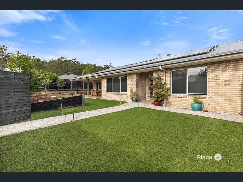 2 Curlew Street, Upper Kedron — photo 1 of 5