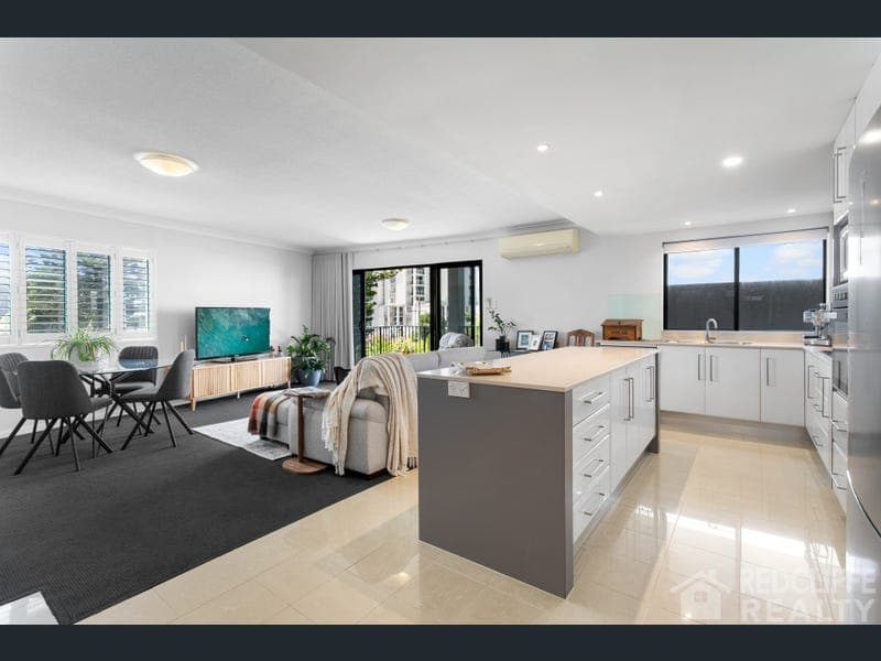 4/11 Dix Street, Redcliffe — photo 1 of 5