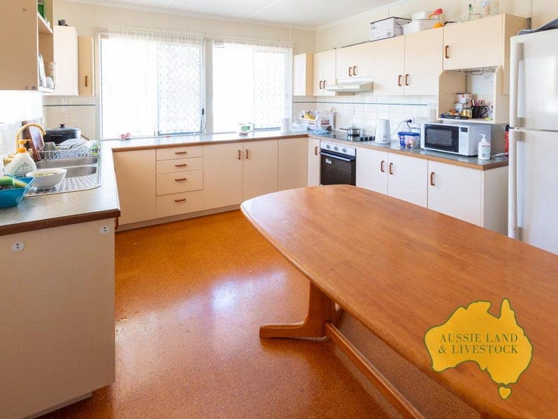 29 MITCHELL STREET, Monto — photo 1 of 5