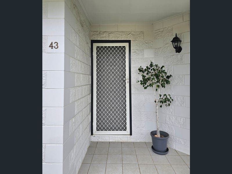 43 Laurence Crescent, Ayr — photo 1 of 5