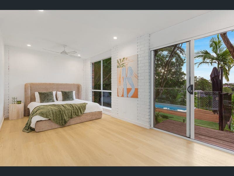 11 Rossmoyne Close, Elanora — photo 1 of 5