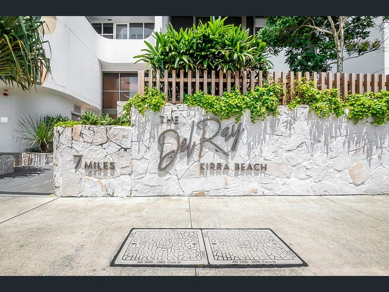801/7-11 Miles Street, Kirra — photo 1 of 5