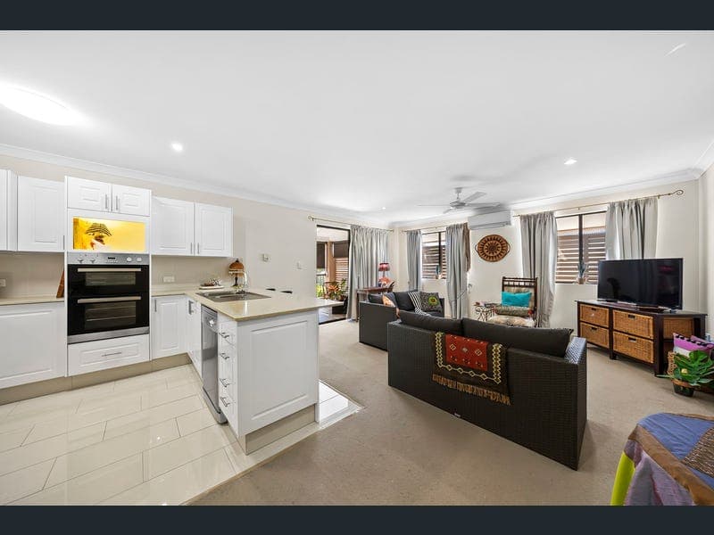 2/9 Bruce Street, Chermside — photo 1 of 5