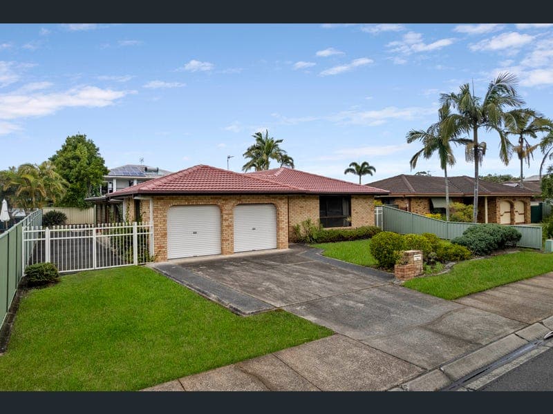 120 Christine Avenue, Burleigh Waters — photo 1 of 5
