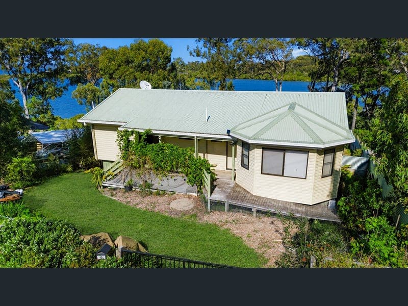 101 Beelong Street, Macleay Island — photo 1 of 5