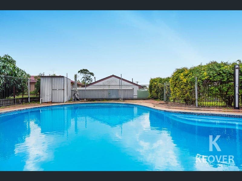 4A Amanda Street, Rochedale South — photo 1 of 5