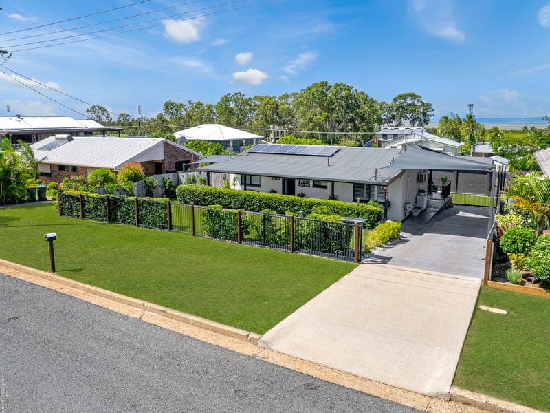 26 Petrel Avenue, River Heads — photo 1 of 5