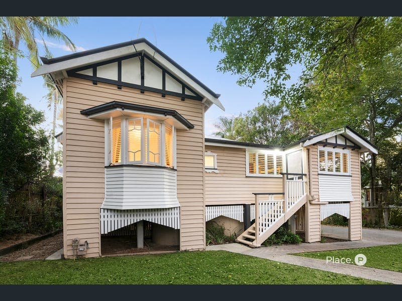 11 Poet Street, Holland Park West — photo 1 of 5