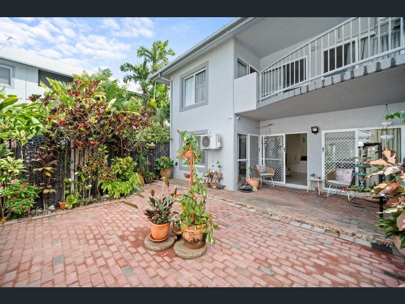 2/8 Brown Street, Woree — photo 1 of 5