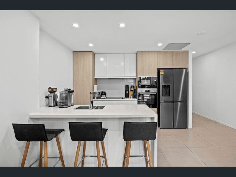 301/8 Zillah Street, Stones Corner — photo 1 of 5