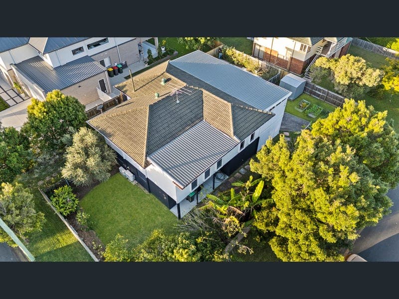1 Gaywood Street, Wynnum West — photo 1 of 5