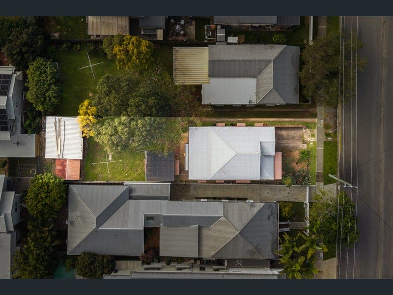 17 Barton Road, Hawthorne — photo 1 of 5