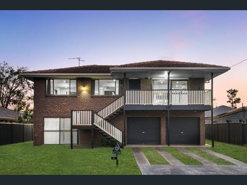 8 Alpinia Avenue, Banksia Beach — photo 1 of 5