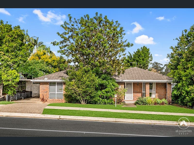 121 Emerald Drive, Regents Park — photo 1 of 5