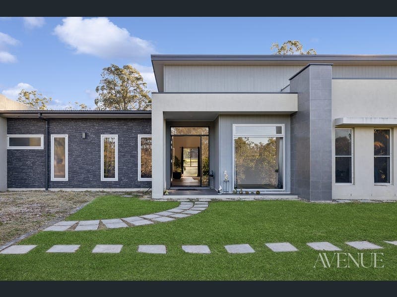 373-383 Equestrian Drive, New Beith — photo 1 of 5