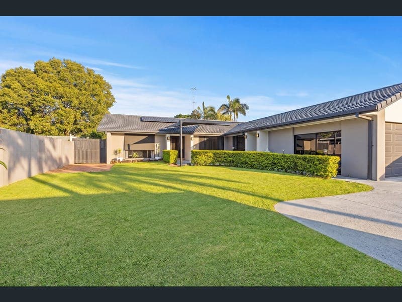 110 Barrier Reef Drive, Mermaid Waters — photo 1 of 5