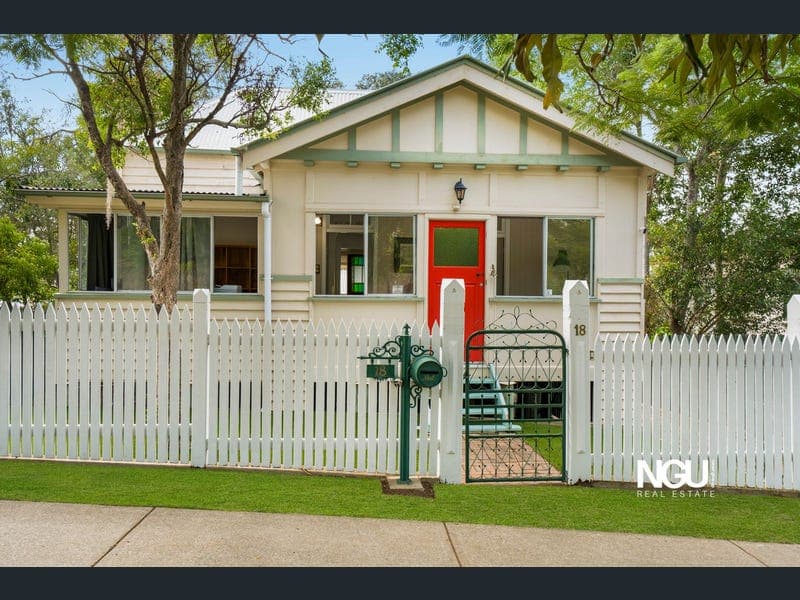 18 Waghorn Street, Woodend — photo 1 of 5