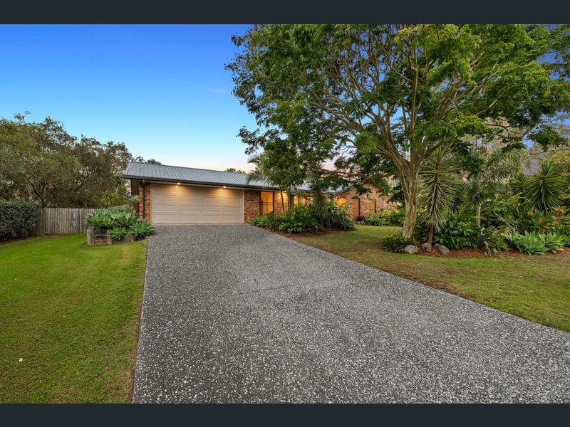 11 Lewisham Court, Birkdale — photo 1 of 5