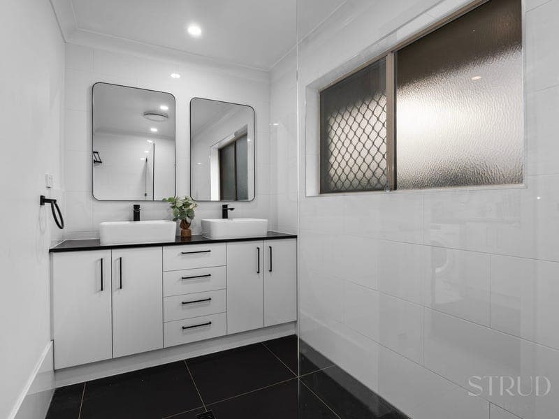 1 Whitlam Drive, Collingwood Park — photo 1 of 3