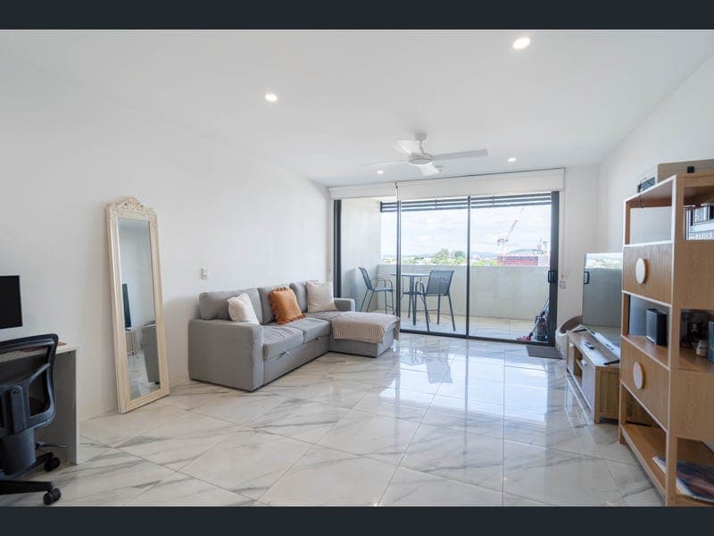 1008/70 Carl Street, Woolloongabba — photo 1 of 5