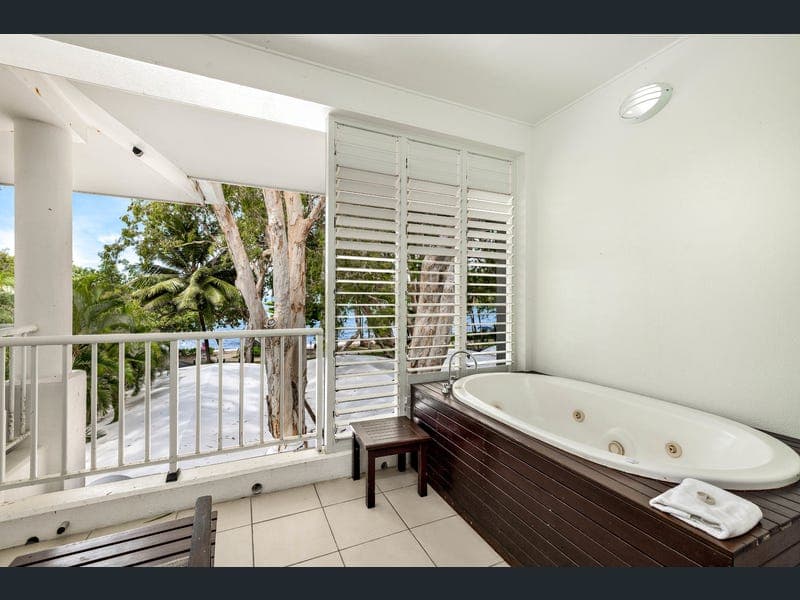 1131-1132/123-127 Williams Esp, Palm Cove — photo 1 of 5