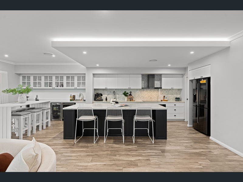 42 Hipwood Avenue, Coorparoo — photo 1 of 5