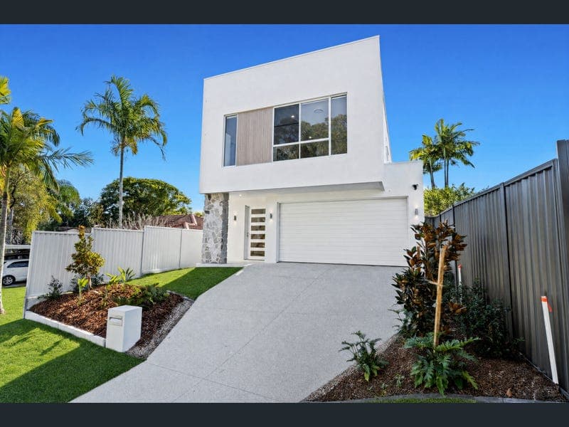 3 Merrina Drive,, Ashmore — photo 1 of 5
