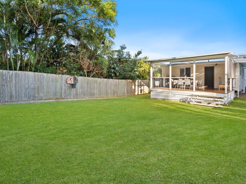 37 Arakurta Street, Lota — photo 1 of 5