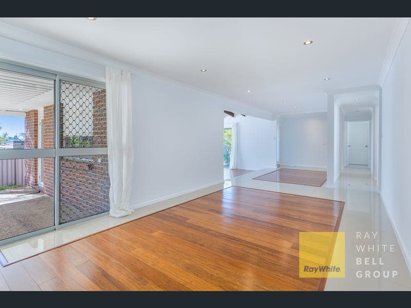 9 Essendon Close, Arundel — photo 1 of 5