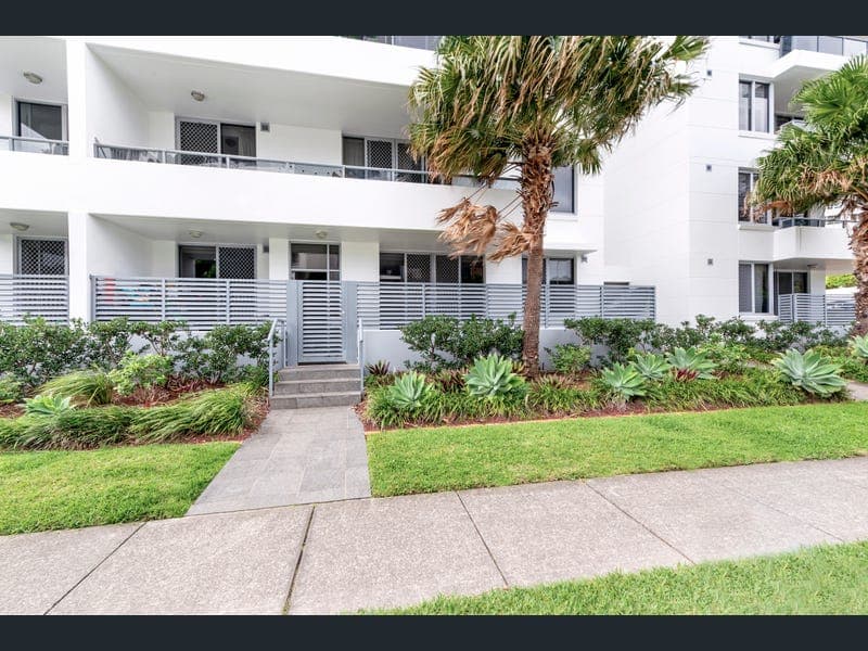 221/1 Aqua Street, Southport — photo 1 of 5